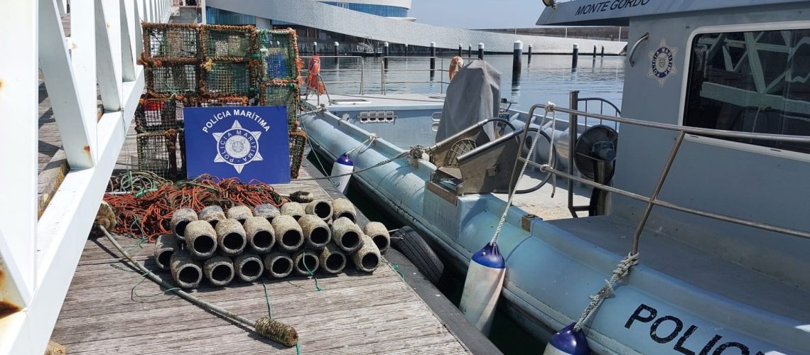 La Police Maritime contrôle la pêche du poulpe dans la région Nord du pays.