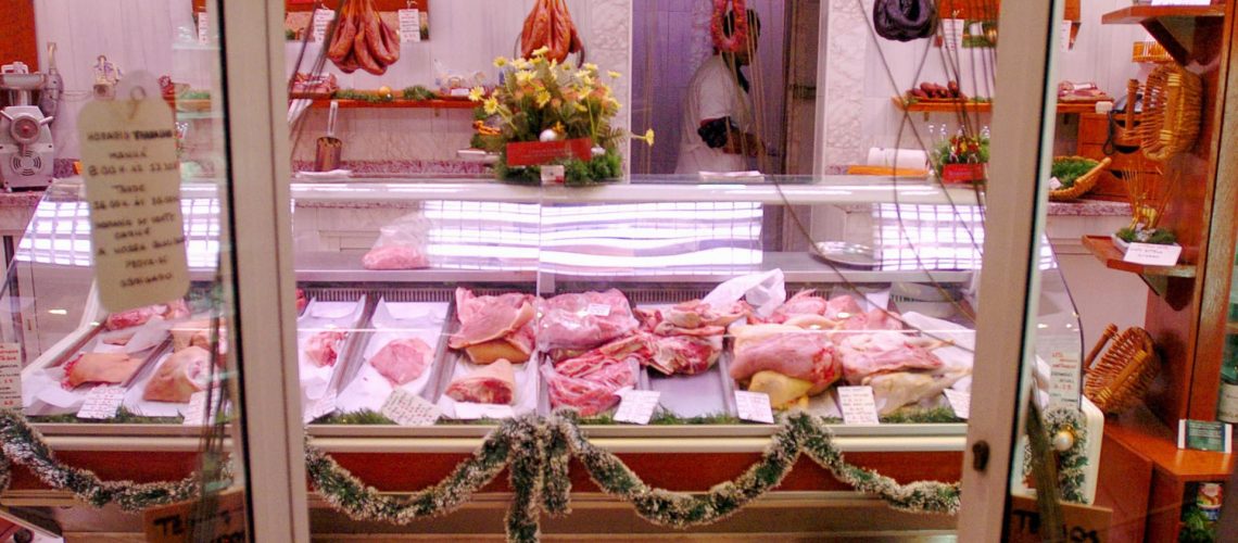 La production de viande augmente de 4,8 % en 2024 et les produits laitiers reculent.