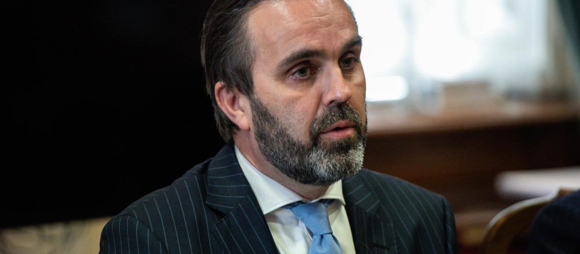 Le Bâtonnier critique l'absence de la Direction Exécutive à un moment critique pour le SNS.