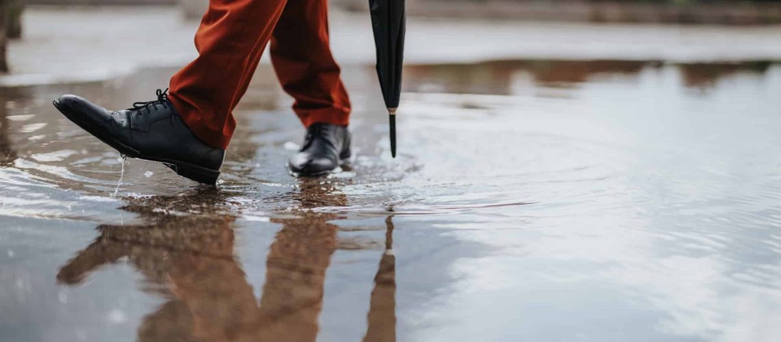 Le chaud arrive, mais pas aujourd'hui : Pluie et orage mettent 13 districts en jaune.