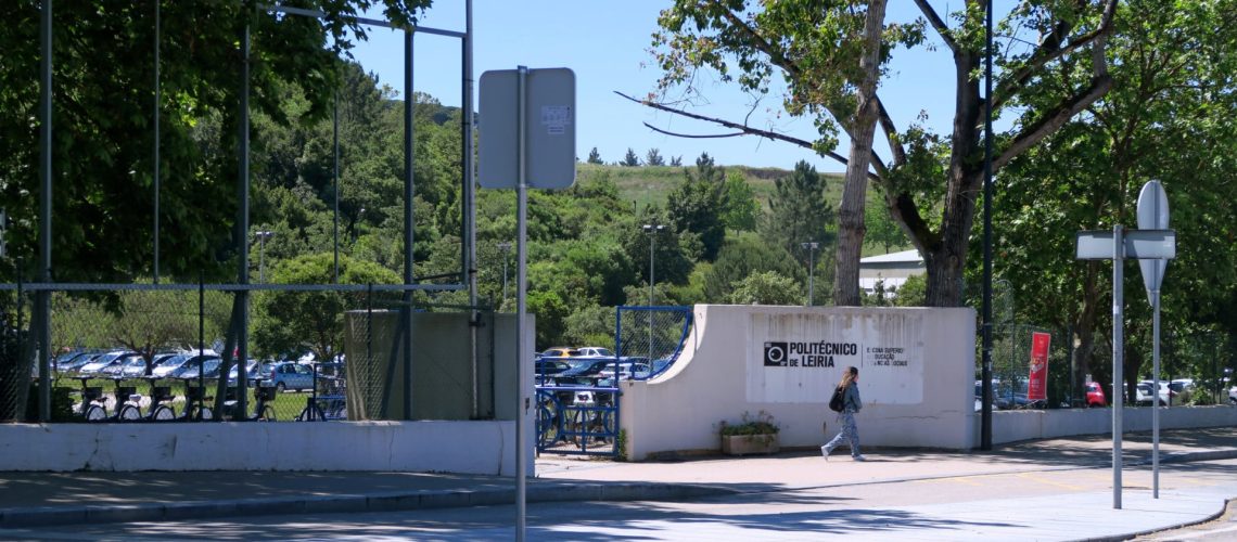 Le coût du logement et le manque de soutien éloignent les étudiants du supérieur.