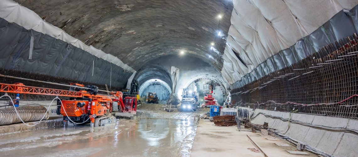 Le dernier tunnel est ouvert. Voyez les images et remémorez-vous la Ligne Rose du Métro.