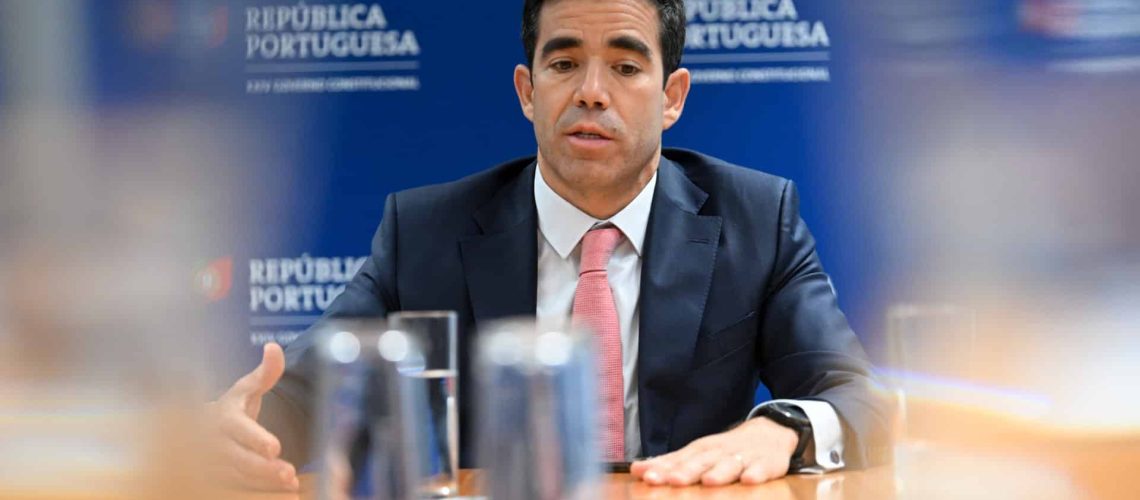 Le gouvernement prolonge le délai pour accorder la nationalité à un minimum de 7 ans.