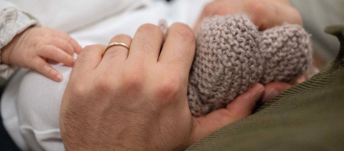 Le gouvernement veut que les parents bénéficient de 14 jours de congé consécutifs après la naissance.