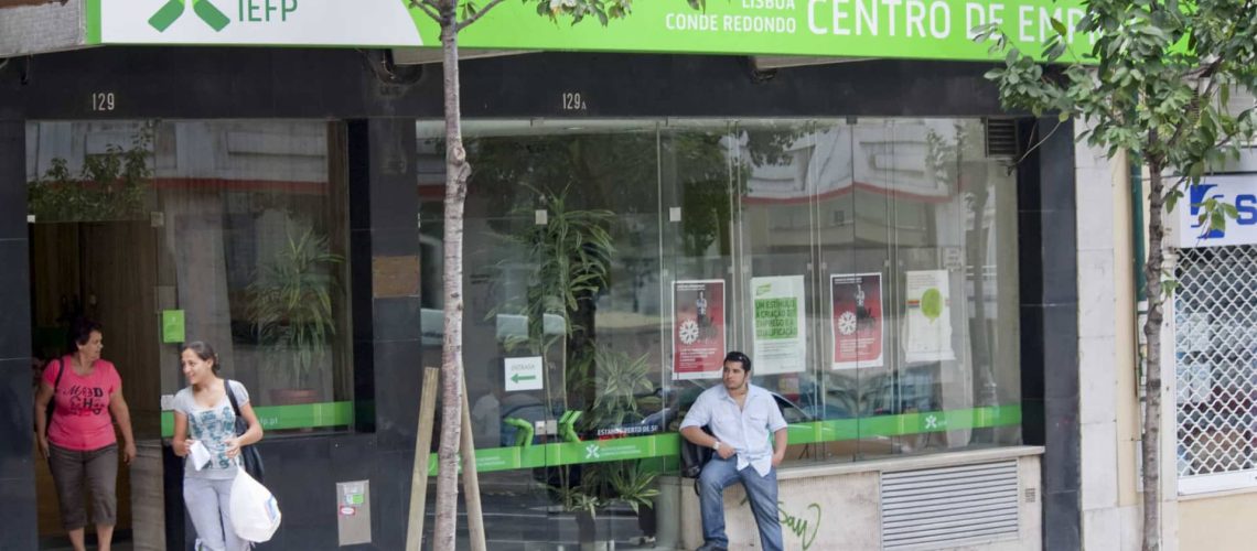 Le nombre de chômeurs inscrits aux centres d'emploi baisse de 3 % en mai.