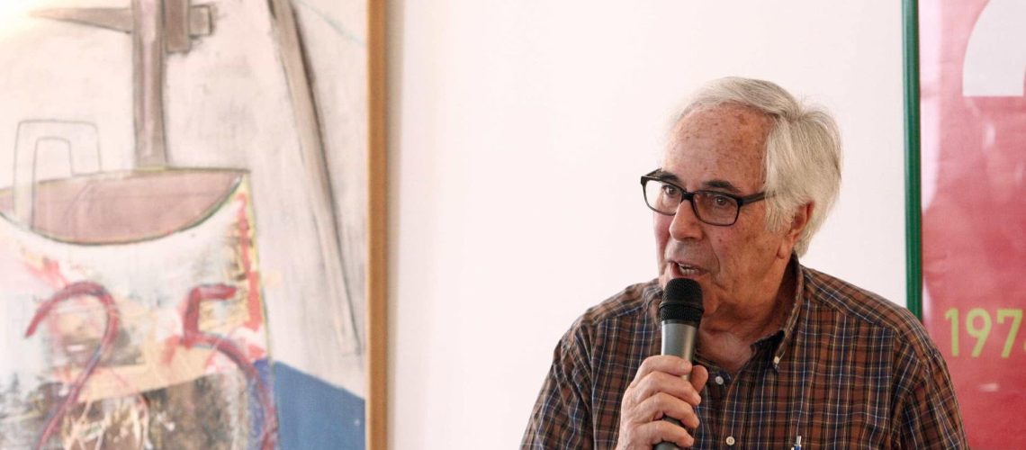 Le Parlement souligne le rôle de Garcia dos Santos dans la construction de la démocratie.