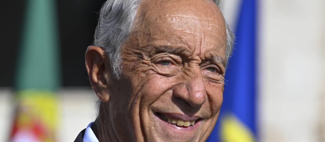 Le PR promulgue des décrets et salue les "améliorations dans le fonctionnement de la Maison de la Démocratie".