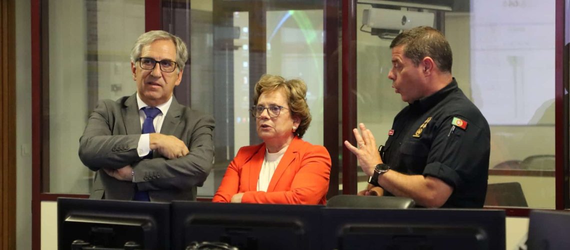 Le Premier ministre et le MAI se rendent à l'ANEPC pour suivre les incendies.