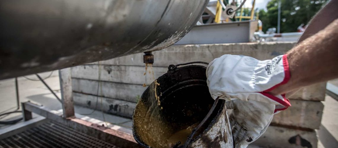 Le prix du Brent chute de près de 5 %. Il baisse depuis l'annonce du cessez-le-feu.