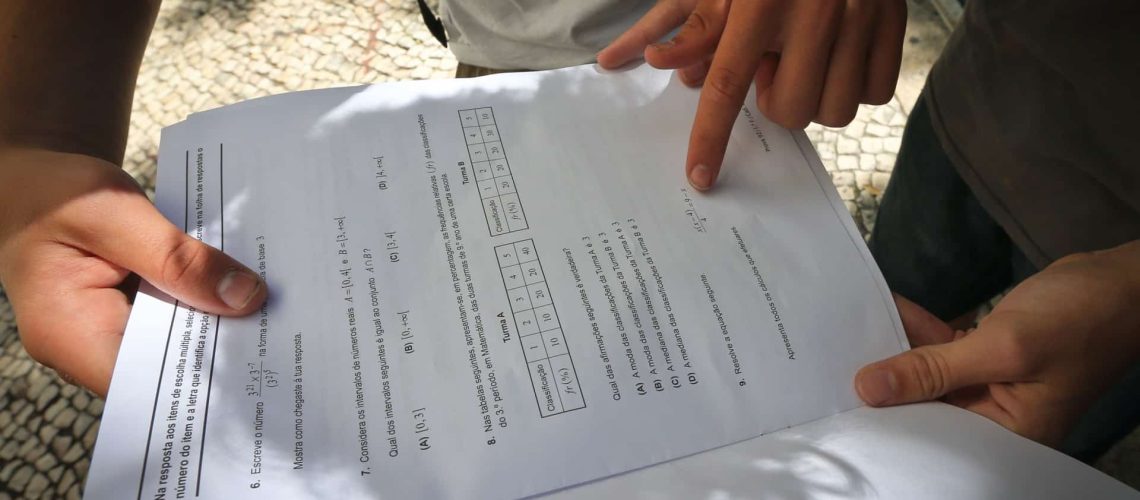 Les écoles attendent encore les résultats des examens de 9e année.