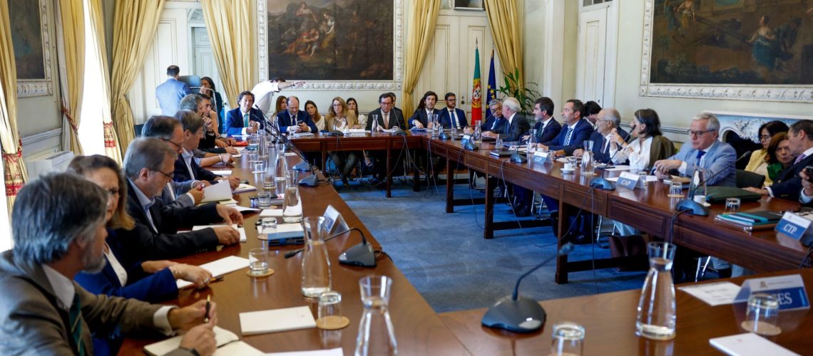 Les employeurs applaudissent la réforme du travail. Les syndicats disent qu'elle fragilise les droits.
