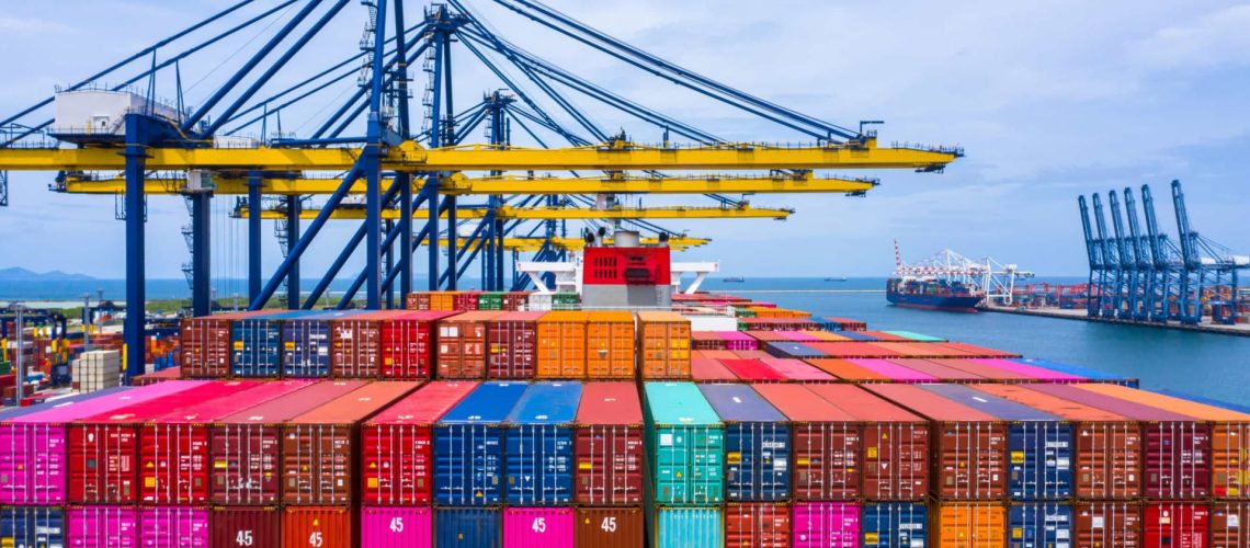 Les exportations chutent de 1,3 % au deuxième trimestre, reculant pour la première fois en un an.