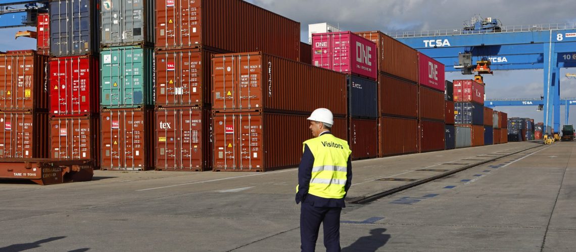 Les importations augmentent de 12 % et les exportations augmentent de 2,5 % en mai.