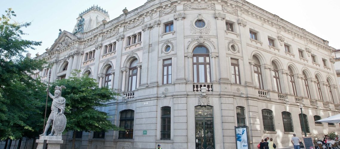 Les taux d'intérêt des dépôts à terme baissent en juin pour le 18e mois consécutif.