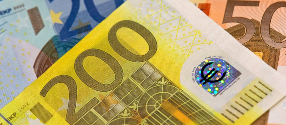 L'euro chute pour la troisième séance à 1,15 dollar.