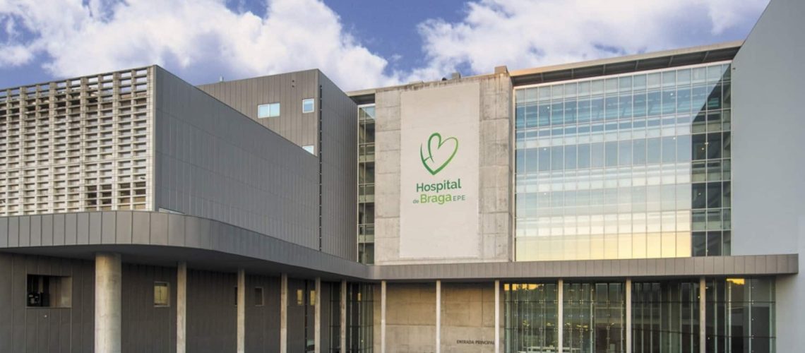 L'hôpital a-t-il engagé une entreprise privée du directeur de service ? L'OM veut savoir.
