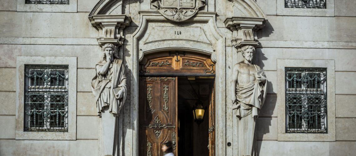 Maltraitait la compagne et abusait de la fille : A été placé en détention provisoire.