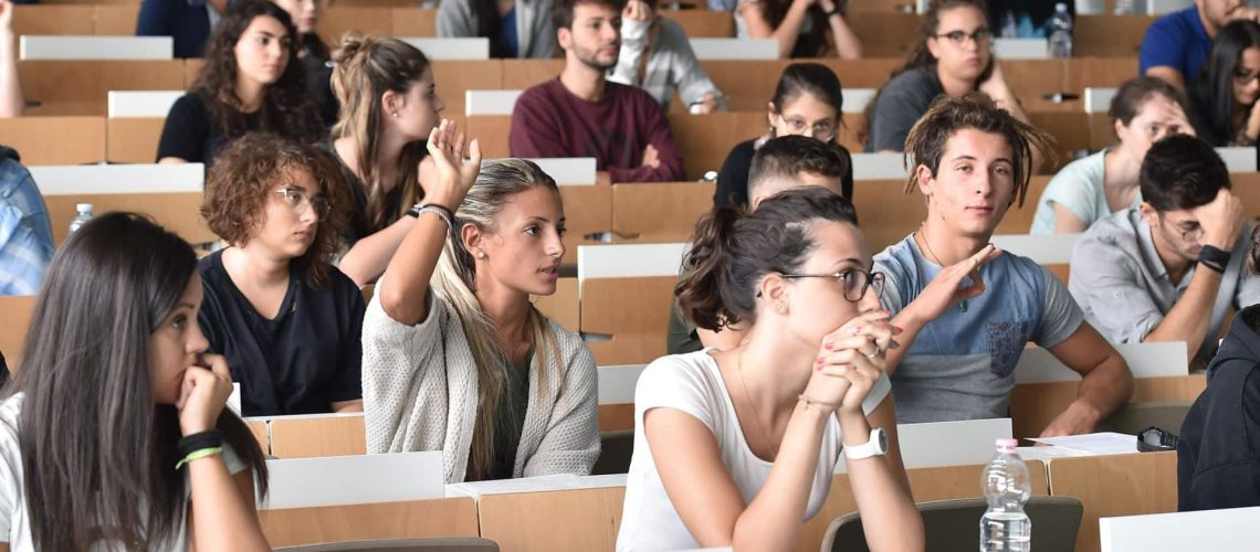 Master ? Salaire 80 % plus élevé que les travailleurs avec secondaire.