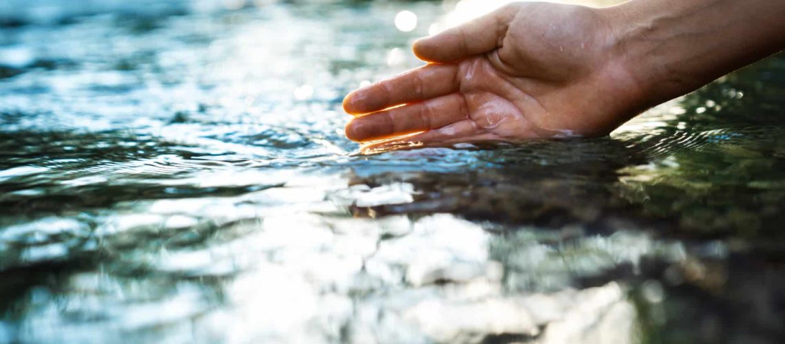 Mauvaise qualité de l'eau dans la rivière Onda associée aux rejets de Lactogal.