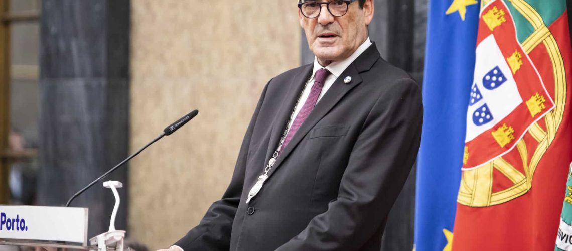 Moreira contre ceux qui idolâtrent les gratte-ciels de Dubaï et veulent un Porto au rez-de-chaussée.