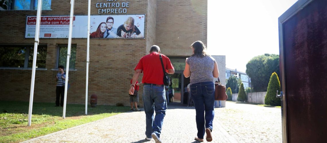 Nombre de couples au chômage avec une baisse annuelle de 1,1 % en juin