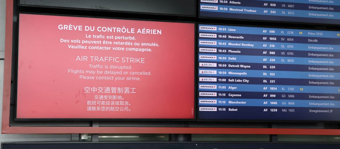 Paris. Grève des contrôleurs aériens entraîne l'annulation de 40% des vols.