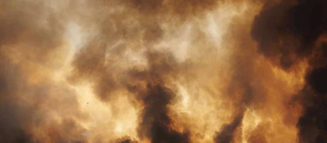 Plus de 1 600 opérateurs combattent les flammes au Portugal cette nuit.