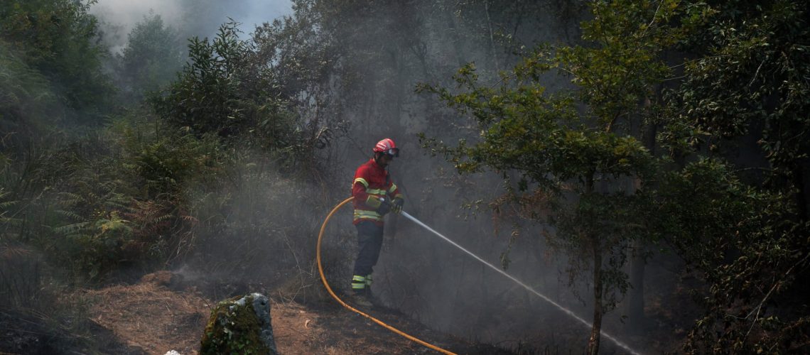 Plus de 40 incendies au Portugal combattus par 1 880 opérateurs à 21h00