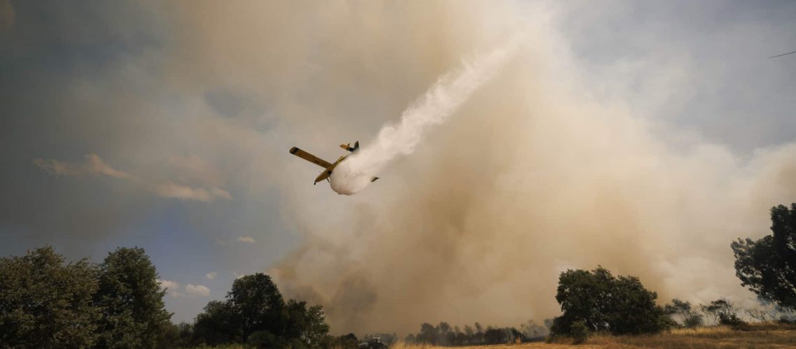 Près de 500 opérateurs continuent de combattre l'incendie à Moimenta da Beira.