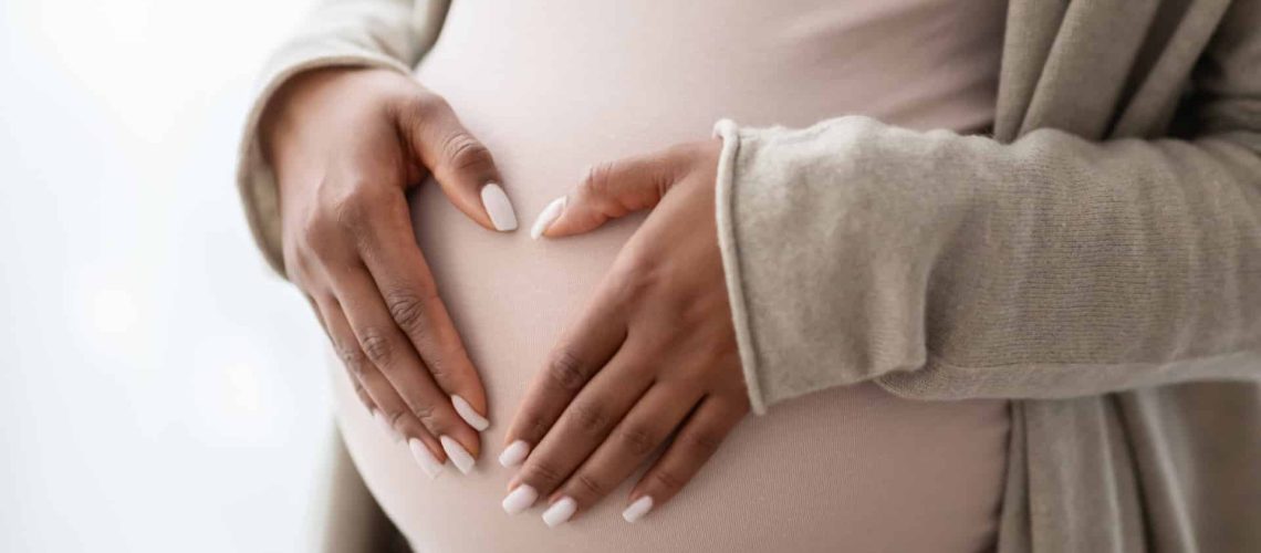 Sans urgences à Barreiro, une femme enceinte accouche dans la voiture en route pour Almada.