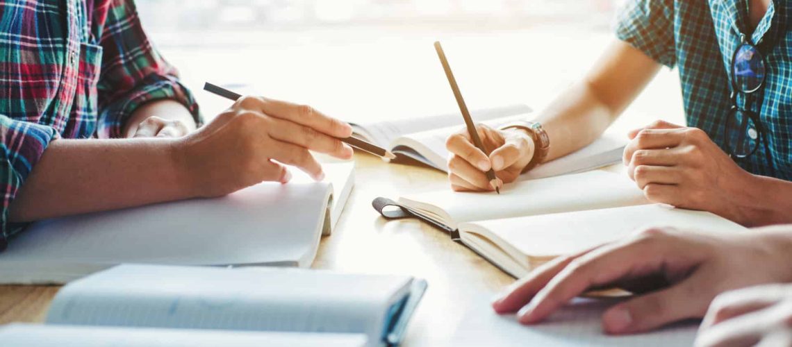 Statut de travailleur-étudiant : Qui peut le demander (et quels avantages y a-t-il)