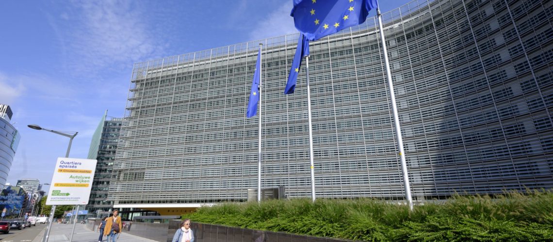 Tarifs : l'UE suspend l'adoption de mesures de représailles contre les États-Unis