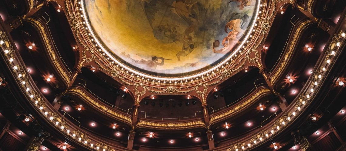 Teatro São João accusé de "faux sous-traitance" pour les recrutements.