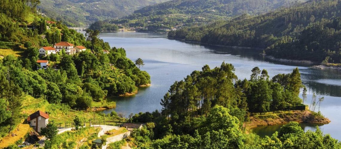 « Tout est noir » et des entreprises sont en danger en raison d'un incendie dans la Peneda-Gerês