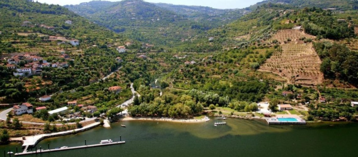 Un Brésilien meurt après avoir sauté dans la rivière à Resende. Il est resté coincé dans des algues.