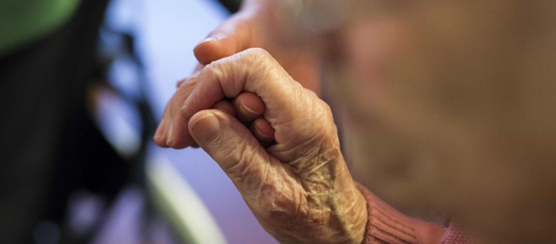 Un jeune arrêté à Madère pour avoir agressé sa grand-mère est placé en détention provisoire.