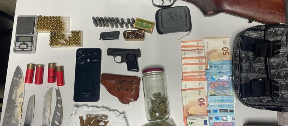Un jeune de 19 ans arrêté après avoir "agressé violemment" ses parents à Corroios.