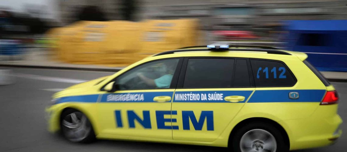 Un mort et quatre blessés dans une collision entre deux véhicules à Montijo