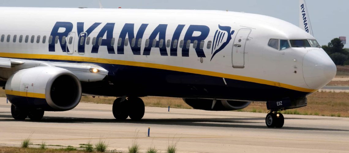 Un pilote de Ryanair s'évanouit lors d'un vol Barcelone-Porto, mais atterrit à l'heure prévue.