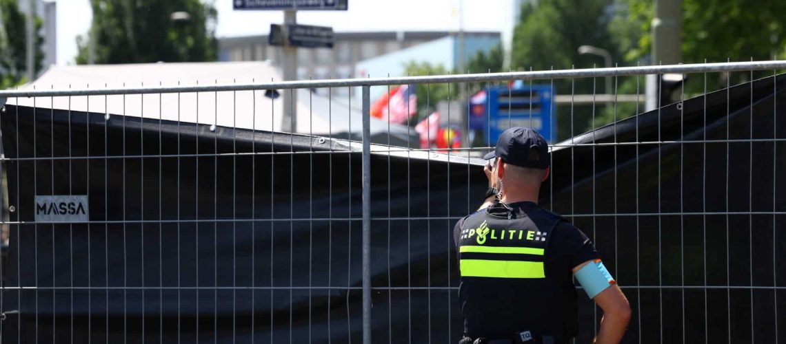 Un Portugais poignardé à Rotterdam. La victime et trois autres hommes ont été arrêtés.