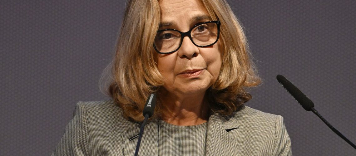 Une femme enceinte qui a perdu son bébé? "Elle n'est pas passée par plusieurs hôpitaux", déclare la ministre