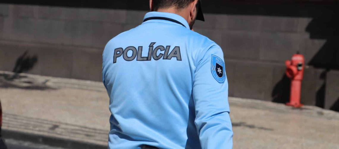 Une femme vole des boucles d'oreilles dans une bijouterie à Leiria et paie une amende de 650 euros.