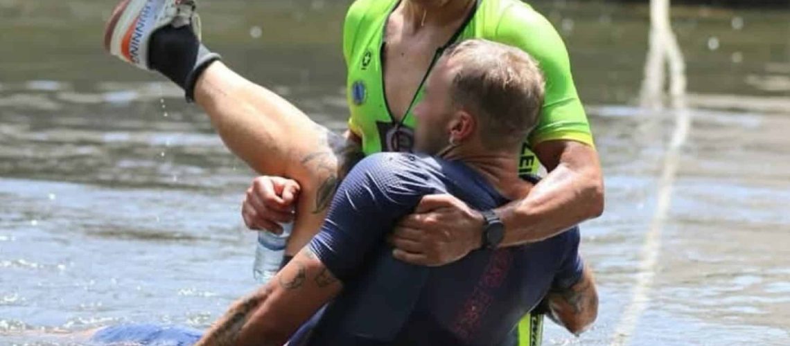 "Une fierté". Un militaire de la Marine secourt un athlète pendant une épreuve à Golegã