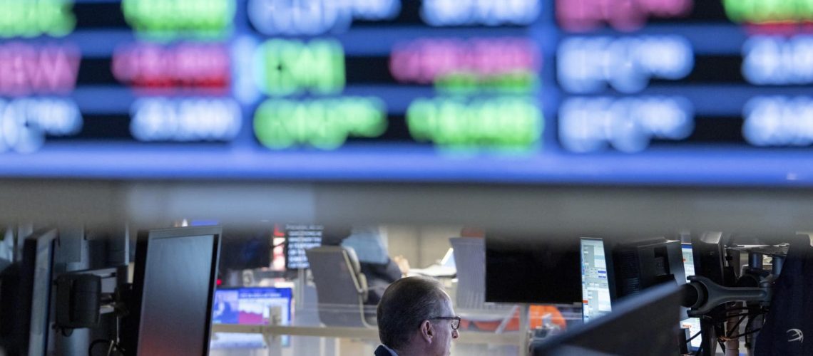 Wall Street clôt la semaine sans direction mais avec un nouveau record du Nasdaq.