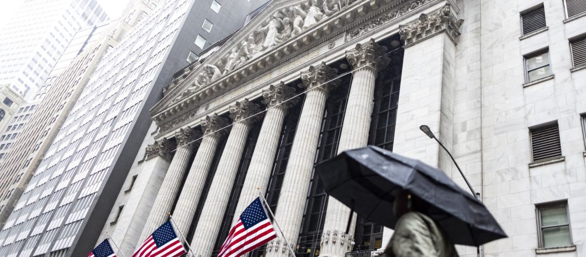 Wall Street clôture en hausse et récupère la majeure partie des pertes.