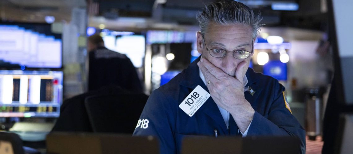 Wall Street commence la dernière séance de la semaine avec des pertes